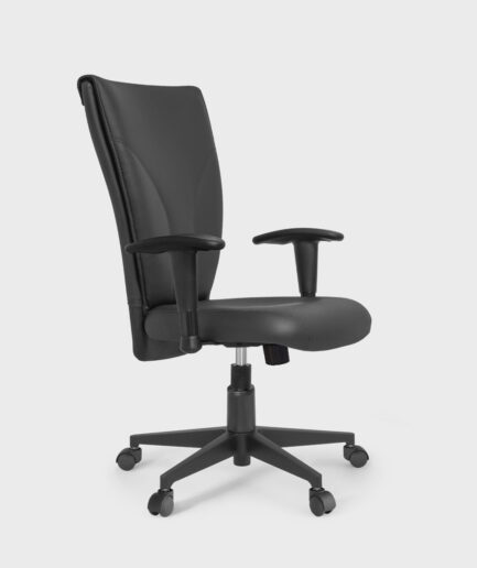 Poltrona giratória Diretor B-one com base relax preta e braço preto