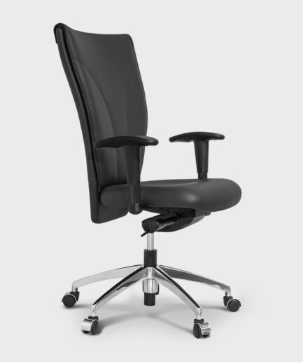 Poltrona giratória Presidente B-one com base excêntrica alumínio e braço preto